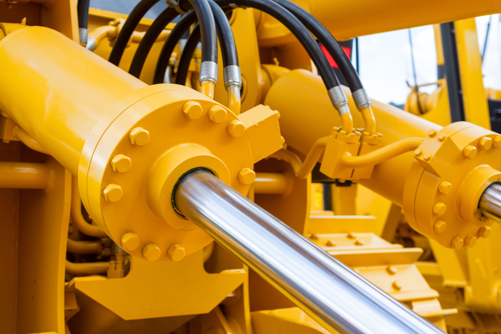 Hydraulic lift cylinders