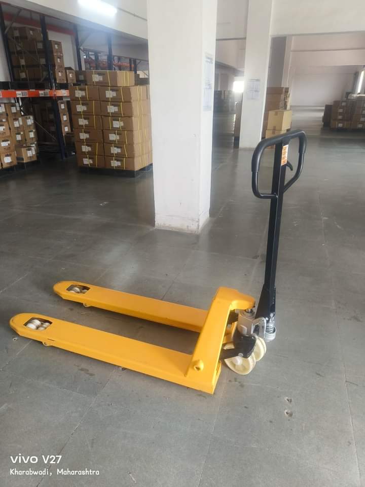 HAND PALLET TRUCK