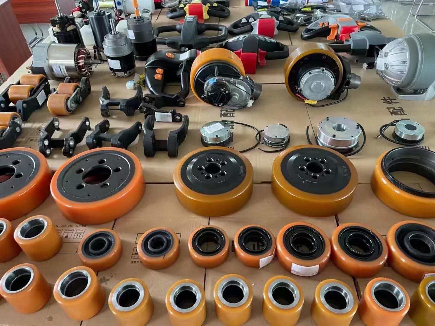 COMPLETE RANGE OF FORKLIFT PARTS